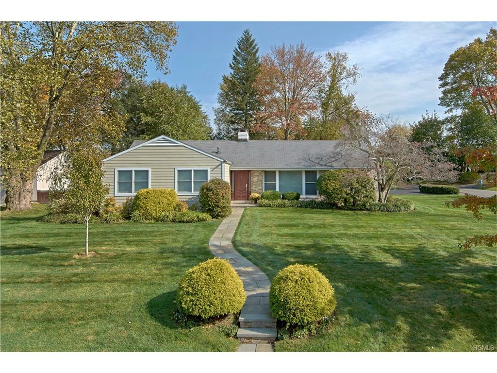 Property Photo:  1 Paddock Road  NY 10573 