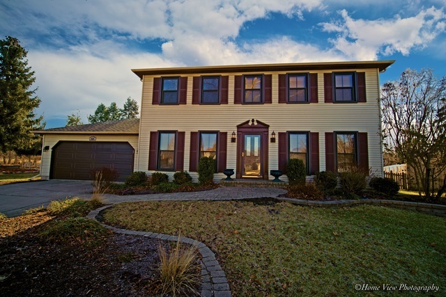 Property Photo: 934 Oakleaf Court IL 60540