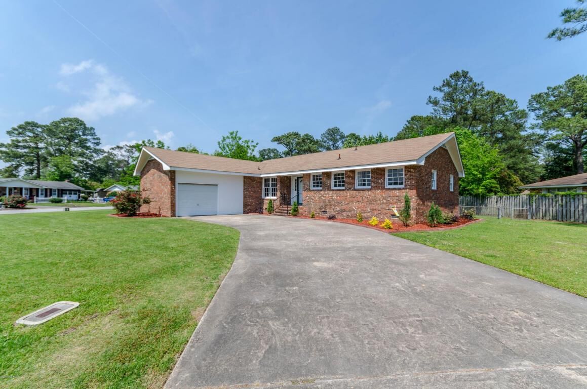 Property Photo:  501 Thomas Drive  NC 28546 