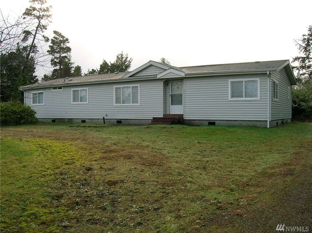 Property Photo:  203 N Central St  WA 98595 