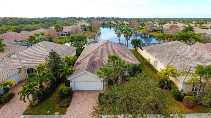 Property Photo:  5808 Valente Place  FL 34238 
