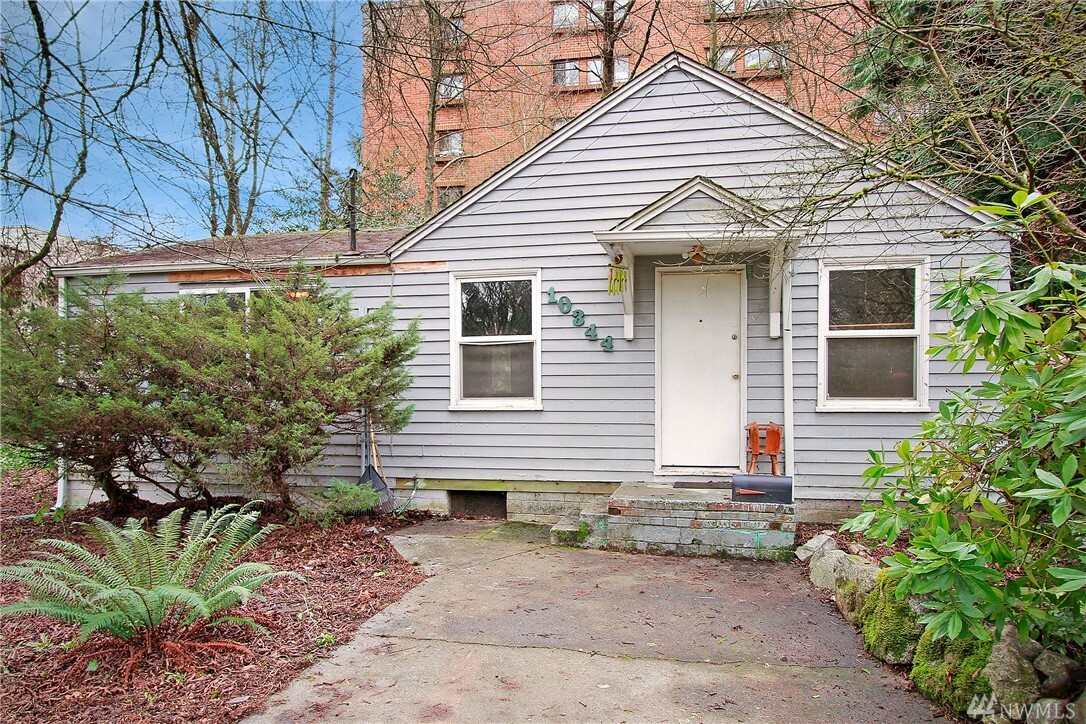 Property Photo:  10344 Wallingford Ave N  WA 98133 