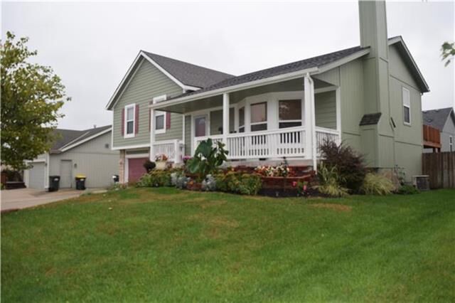 Property Photo:  1013 E Pumpkin Ridge Street  KS 66030 