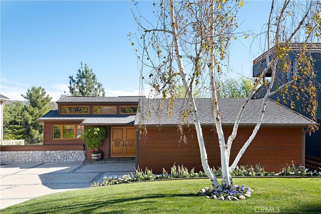 Property Photo:  23402 Via Alondra  CA 92679 