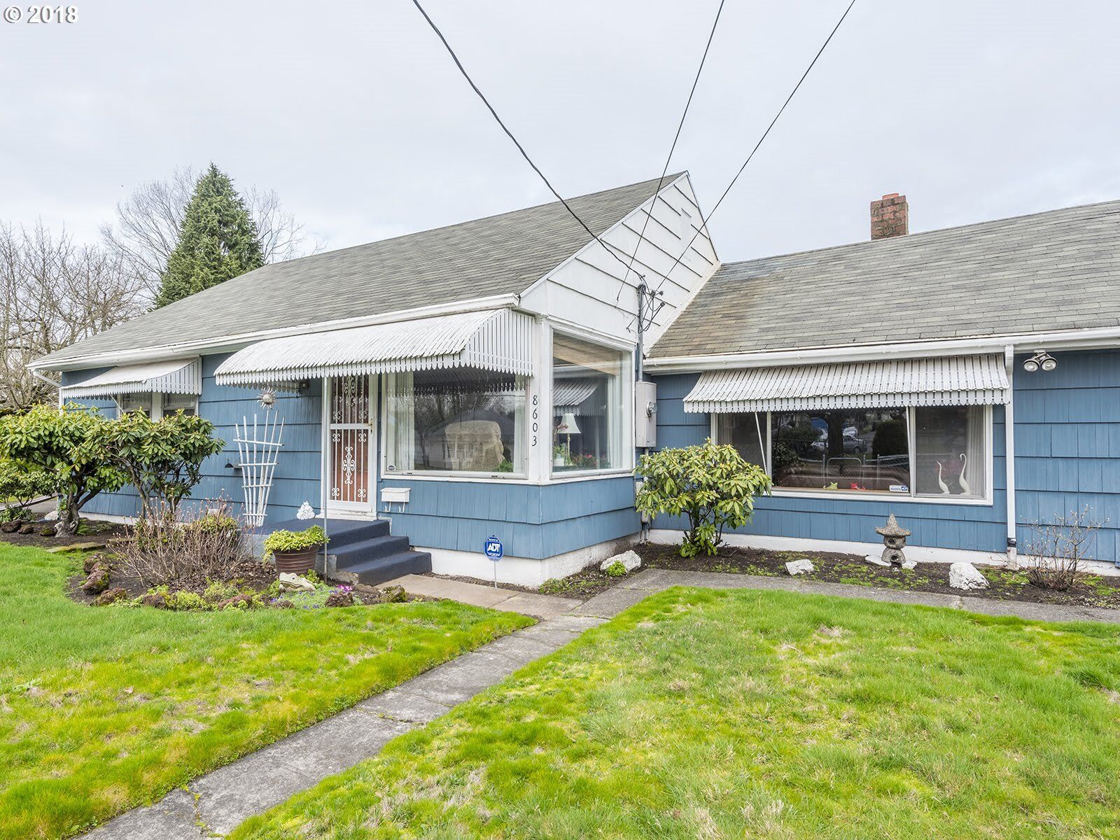 Property Photo:  8603 NE Dyer St  OR 97220 