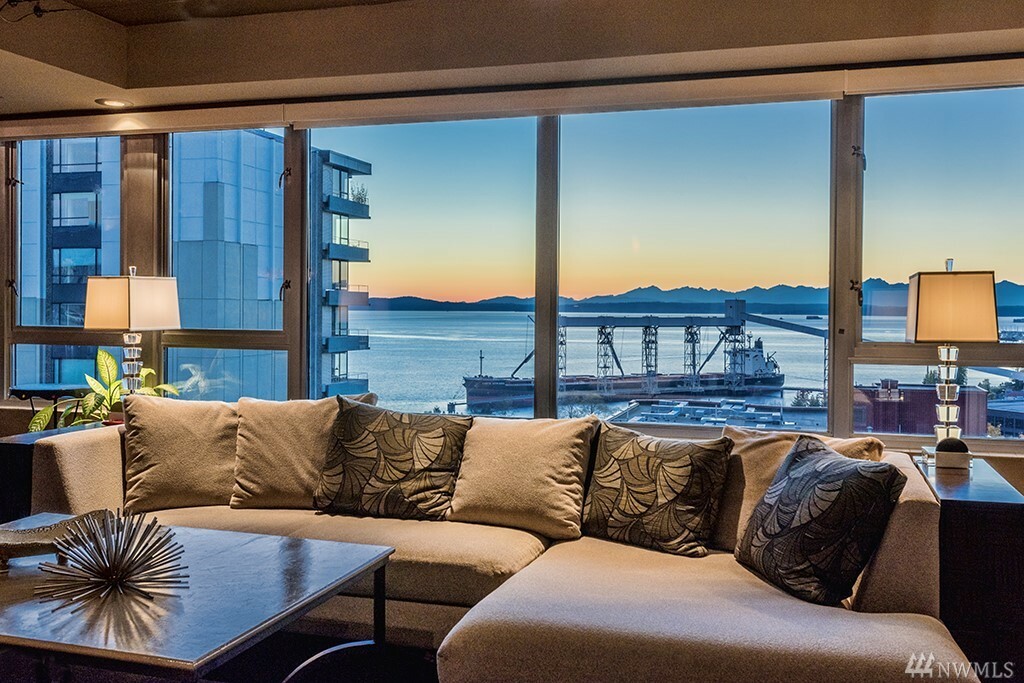 Property Photo: 415 W Mercer St 802 WA 98119