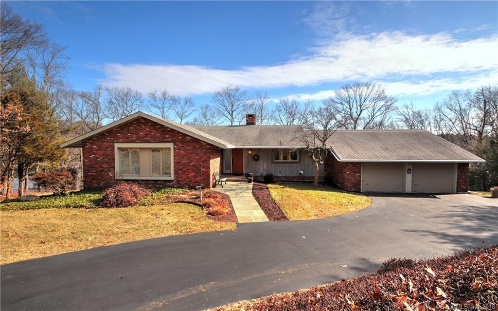 Property Photo:  86 Driftwood Lane  CT 06611 
