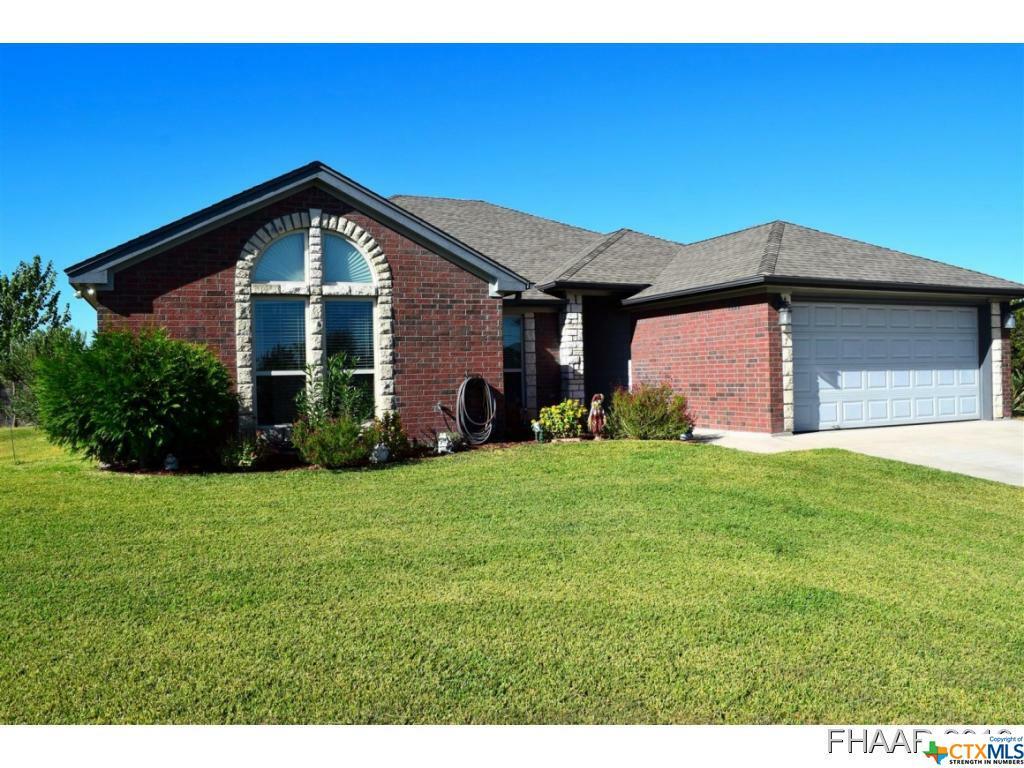 Property Photo:  714 County Road 3371  TX 76539 