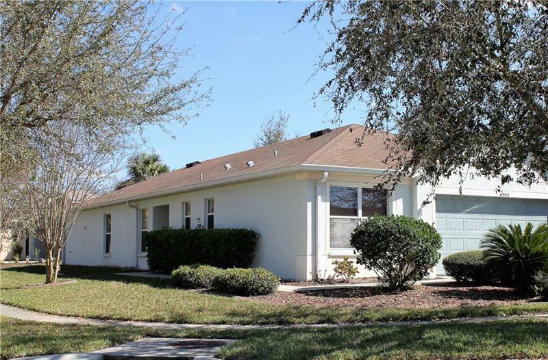 Property Photo: 11408 Crestlake Village Drive FL 33569