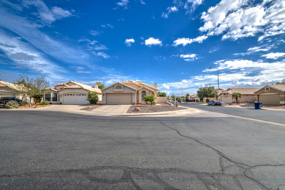 Property Photo: 1041 S Cholla Court AZ 85286