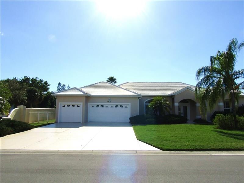 Property Photo:  1010 Betsy Court  FL 34293 