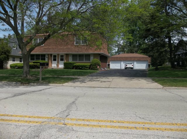 Property Photo:  884 Village Quarter Road  IL 60118 