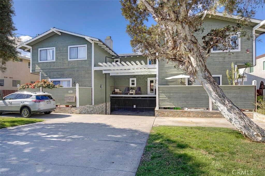 Property Photo: 205 S Francisca Avenue 3 CA 90277
