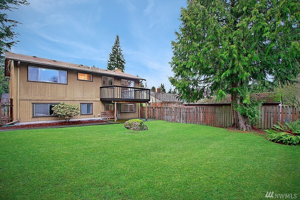 Property Photo:  14322 Wallingford Ave N  WA 98133 