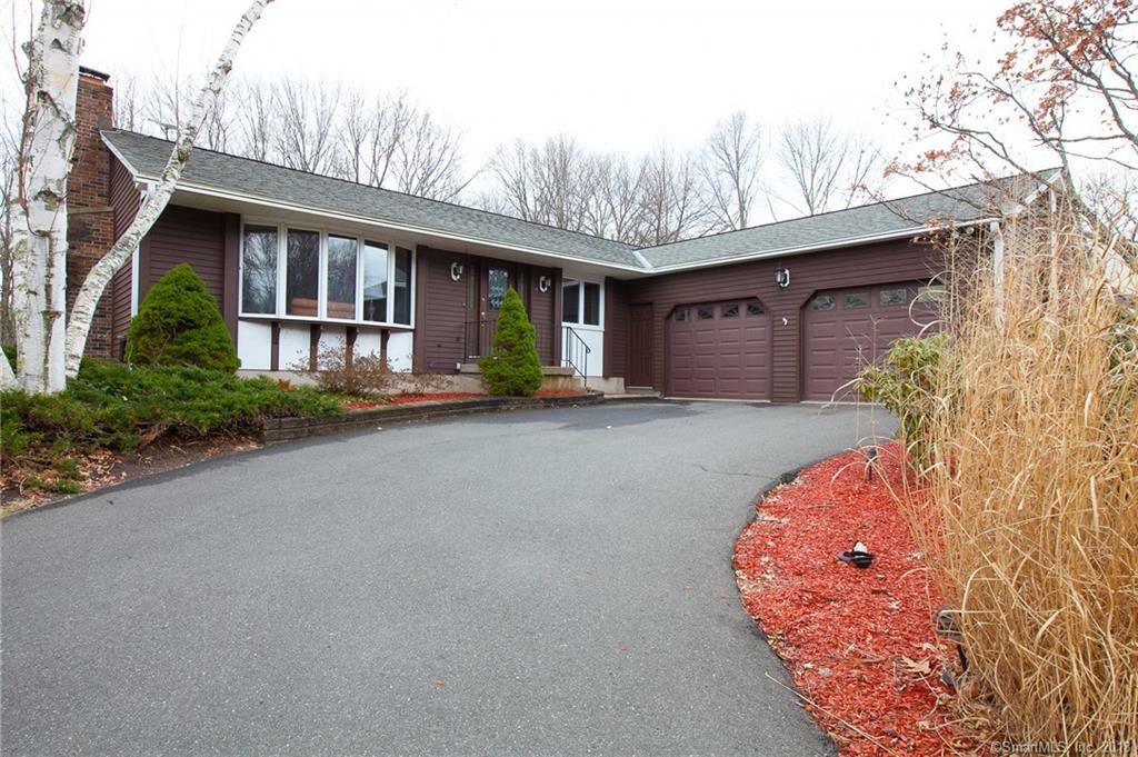 Property Photo:  4 Ships Oak Lane  CT 06032 