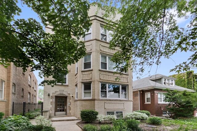 Property Photo: 6336 N Rockwell Street 3 IL 60659