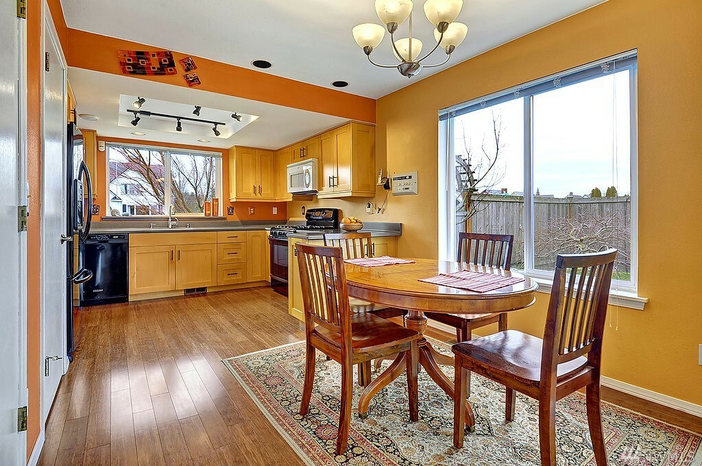 Property Photo:  1501 Lombard Ave  WA 98201 