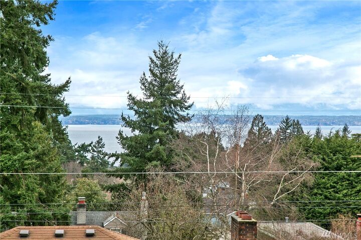Property Photo: 11515 Greenwood Ave N D WA 98133