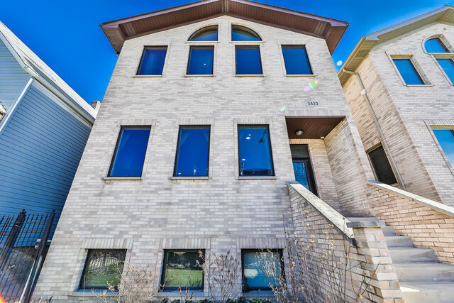Property Photo: 3423 N Kedzie Avenue IL 60618