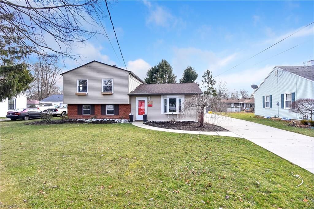 Property Photo: 4213 Selkirk Avenue OH 44511
