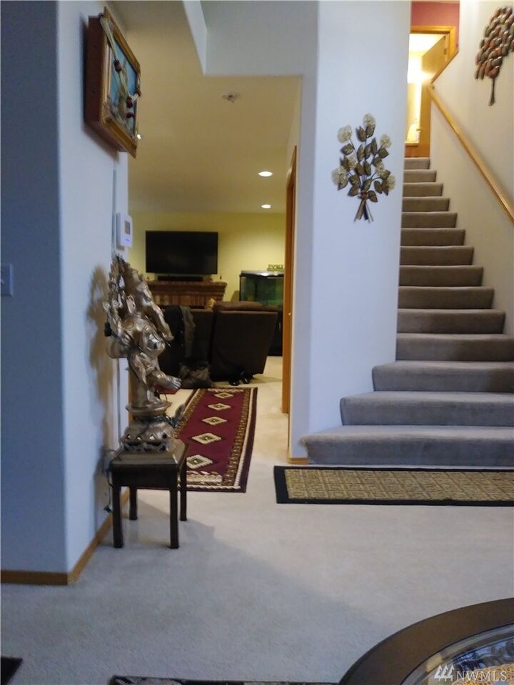 Property Photo:  701 Bremerton Place NE  WA 98059 