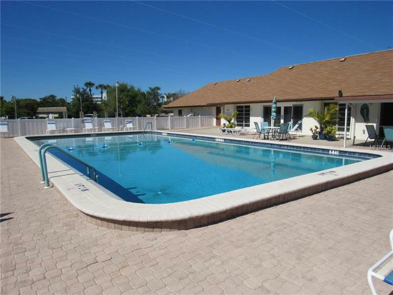 Property Photo: 4212 35th Avenue W 4212 FL 34205