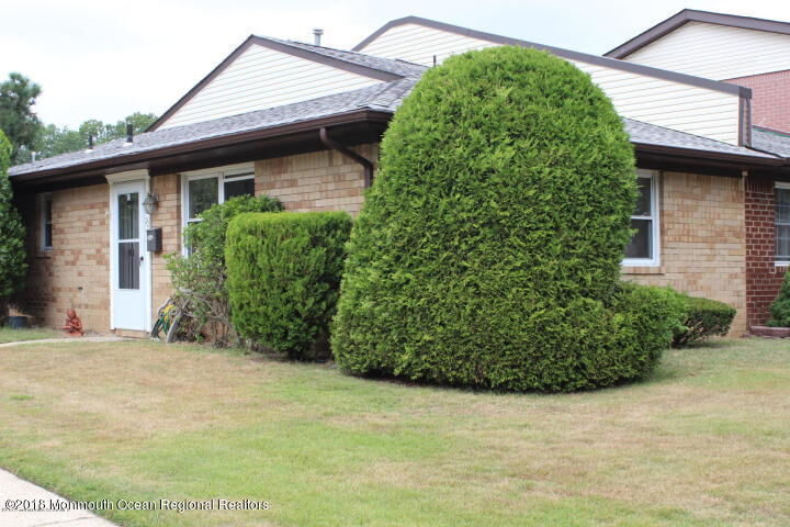 Property Photo:  70 Belinda Court  NJ 08724 