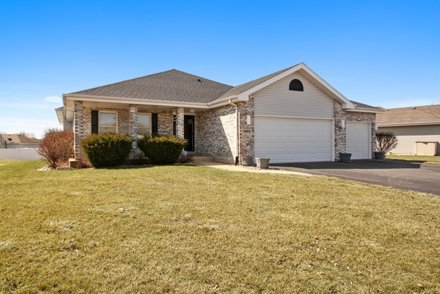 Property Photo:  1443 Cap Circle  IL 60914 