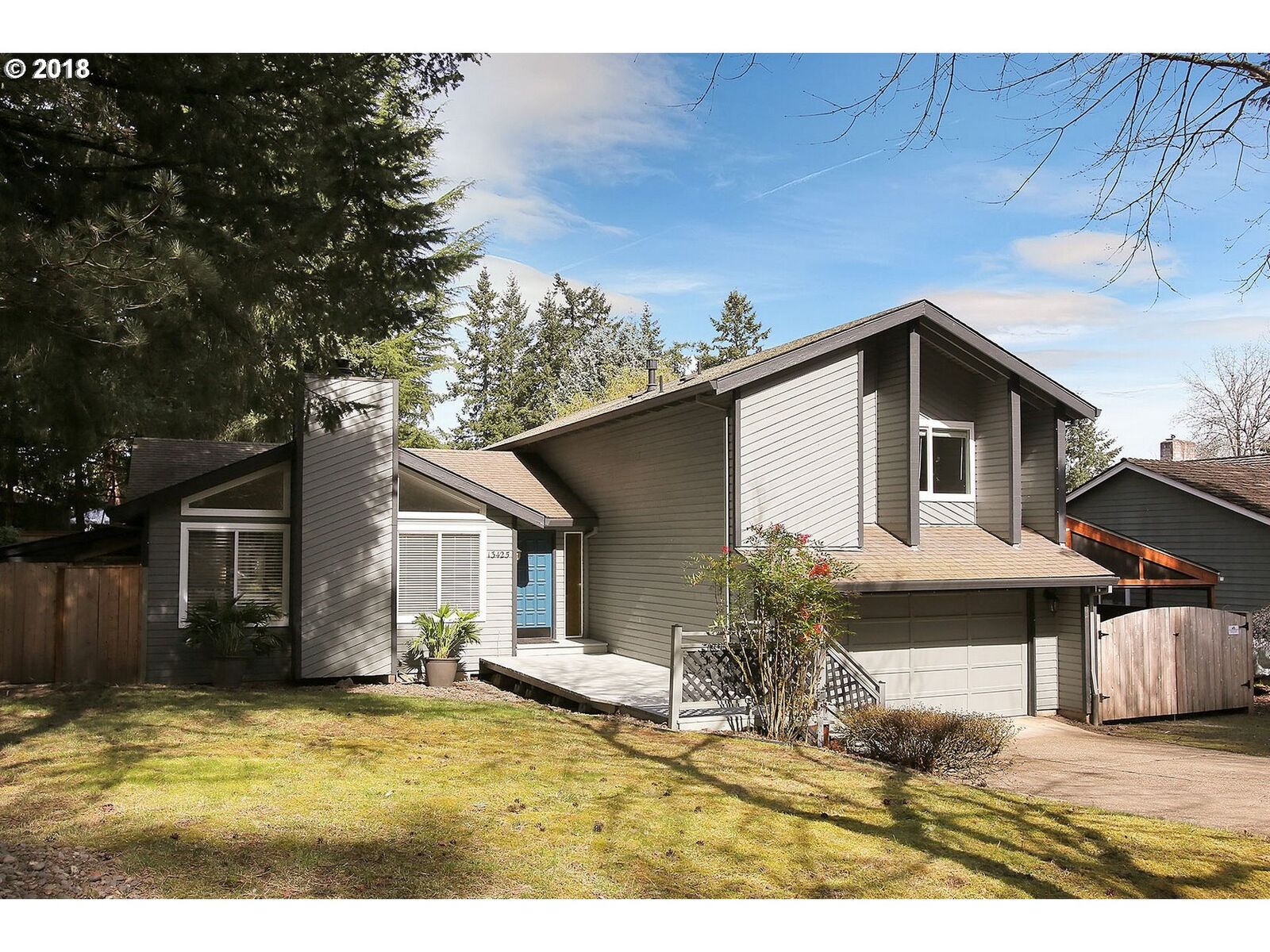 Property Photo: 13425 SW Saratoga Ln OR 97008