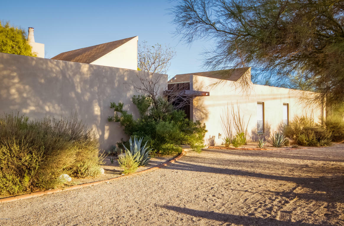 Property Photo:  7070 N La Canada Drive  AZ 85704 