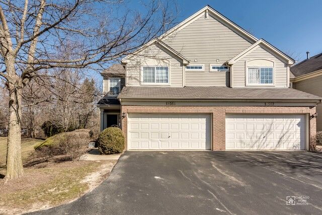 Property Photo: 1N569 Creekside Court IL 60148