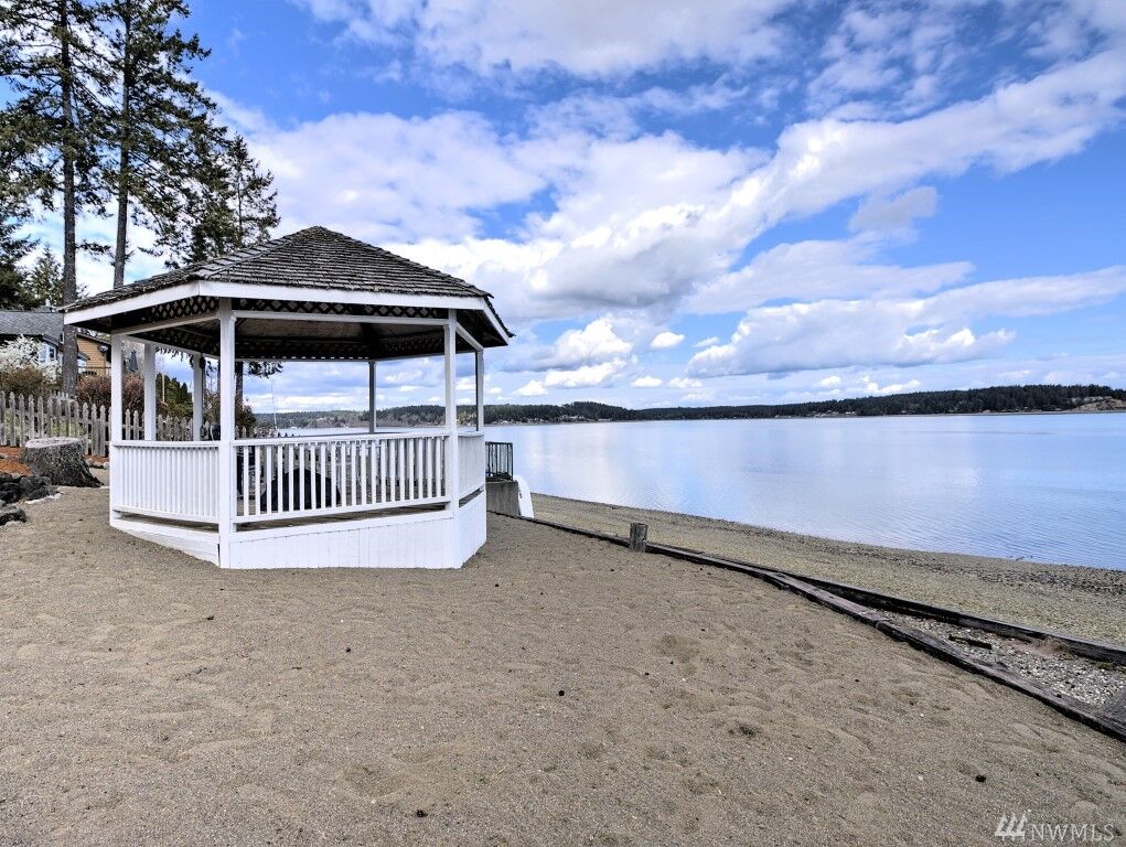 Property Photo: 1170 E Treasure Island Dr WA 98524