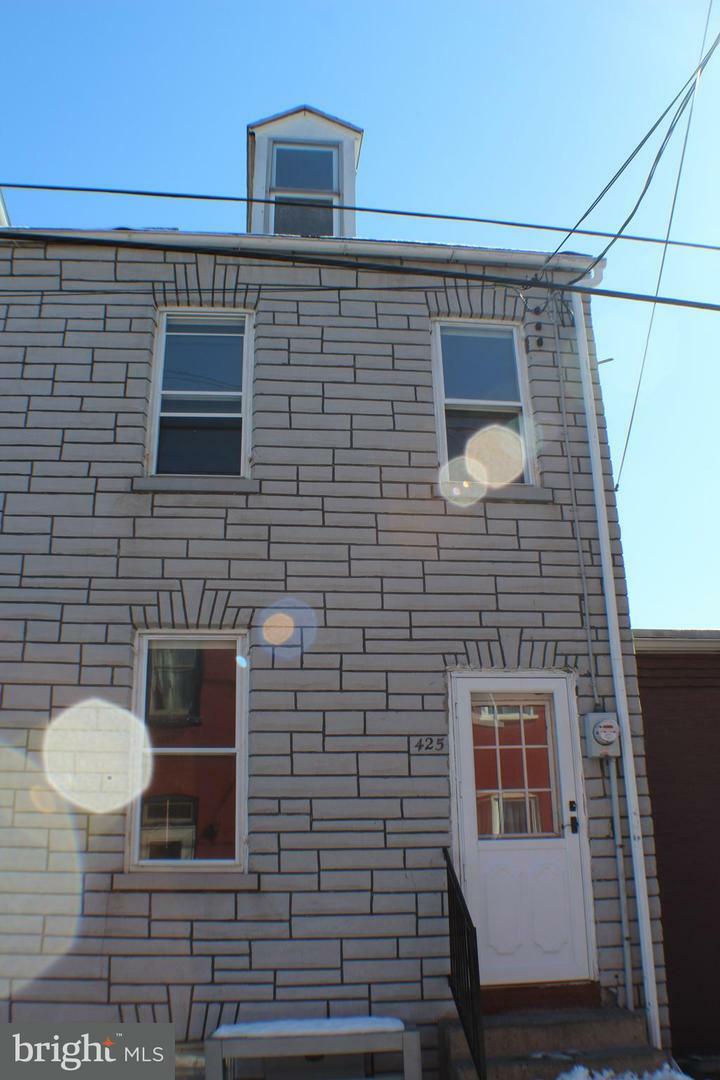 Property Photo: 425 N Christian Street PA 17602