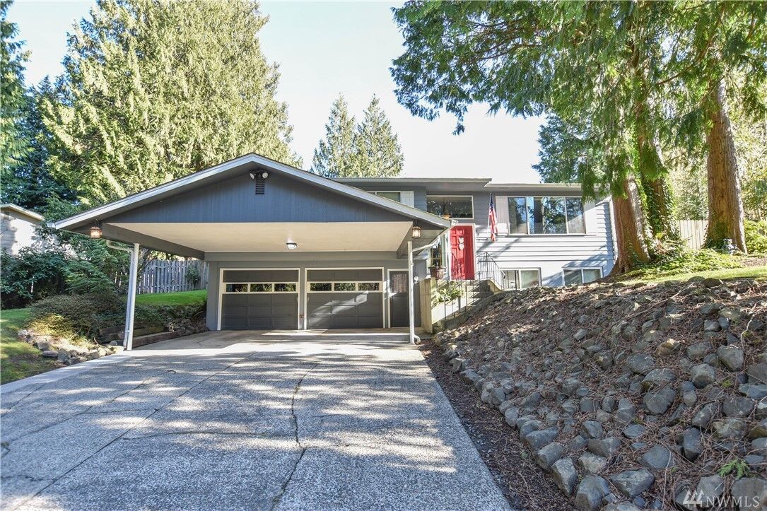 House for sale in Longview 134 Canyon View Dr E, Longview, WA 98632