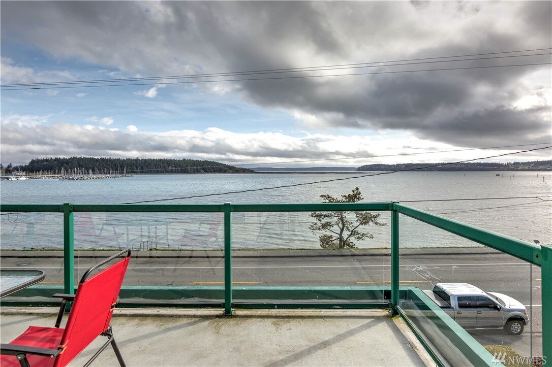 Property Photo:  1415 SE 9th Ave B301  WA 98277 