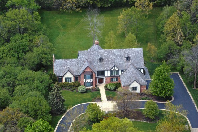 Property Photo: 1400 Arbor Lane IL 60045
