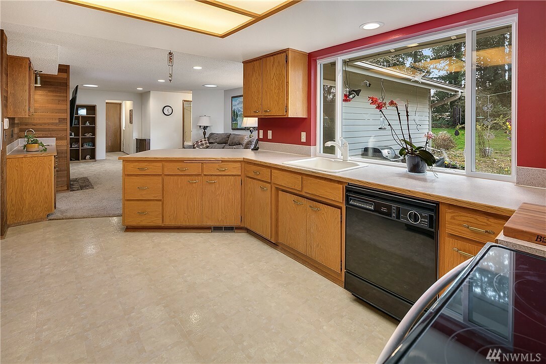 Property Photo: 17205 SE 238th St WA 98042