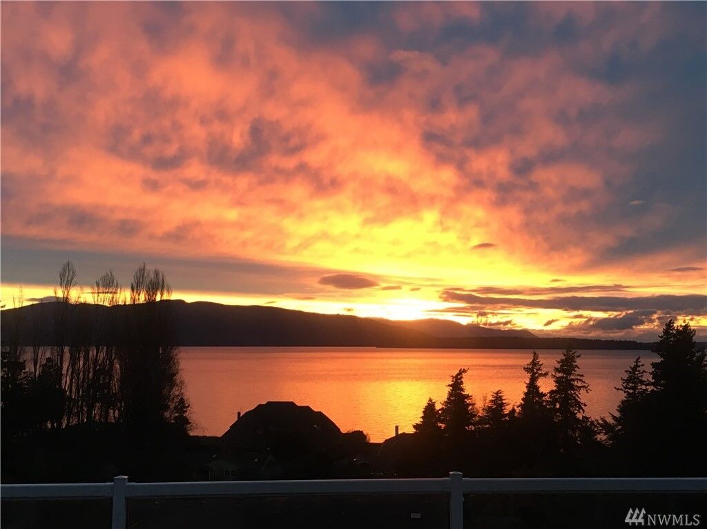 Property Photo:  500 Briar Rd  WA 98225 