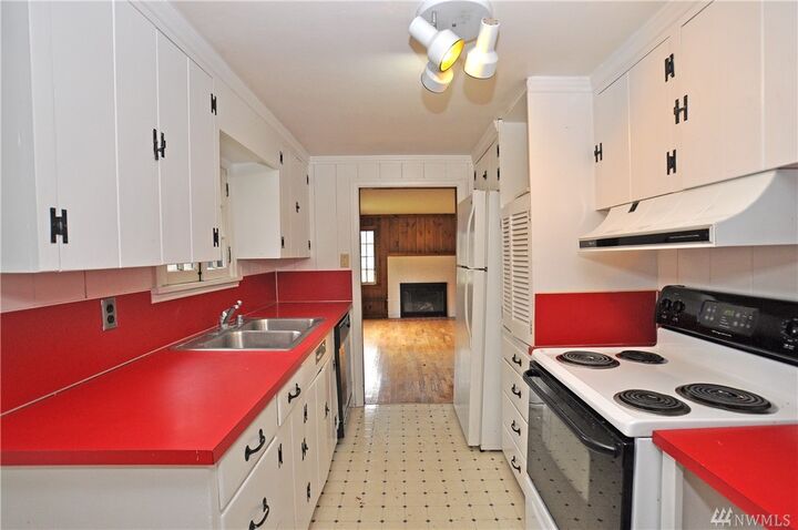 Property Photo: 721 Yale St WA 98466