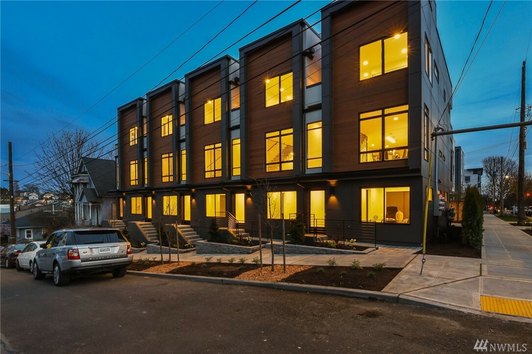 Property Photo: 2005 E Fir St WA 98122