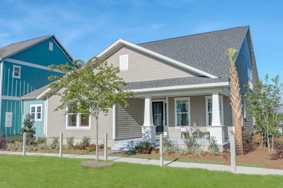 Property Photo: 1325 Kestrel Street FL 32405