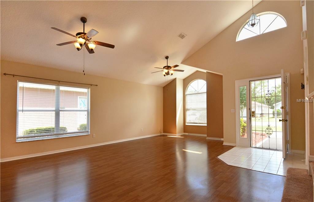 Property Photo:  617 Silver Birch Place  FL 32750 