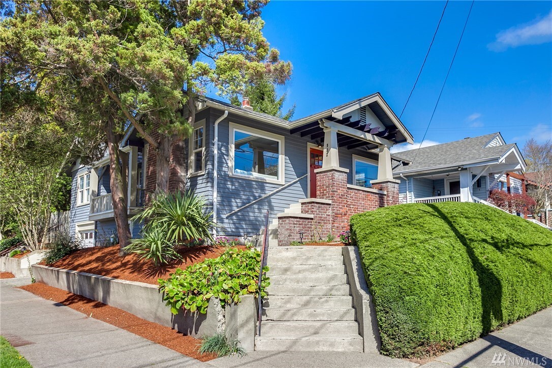Property Photo:  902 NE 62nd St  WA 98115 