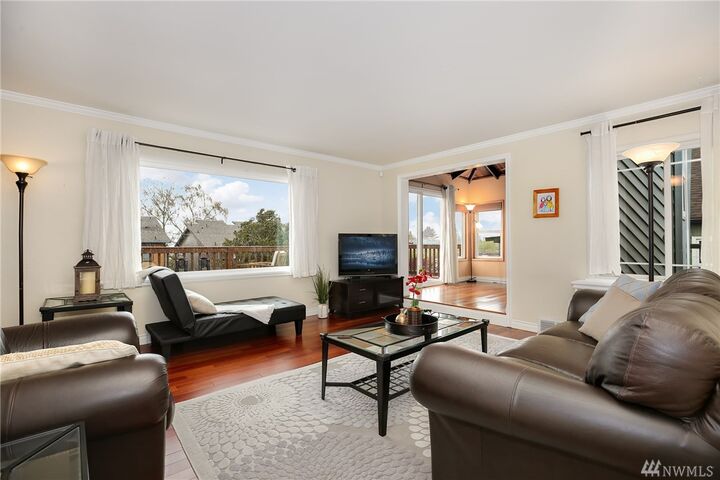 Property Photo: 6707 42nd Avenue SW WA 98136