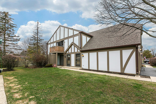 Property Photo: 7320 Baybury Road 9-2 IL 60516