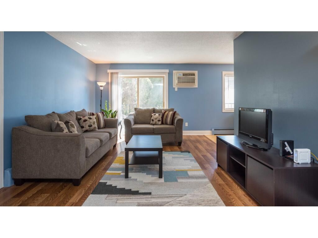 Property Photo:  3540 Hennepin Avenue 105  MN 55408 