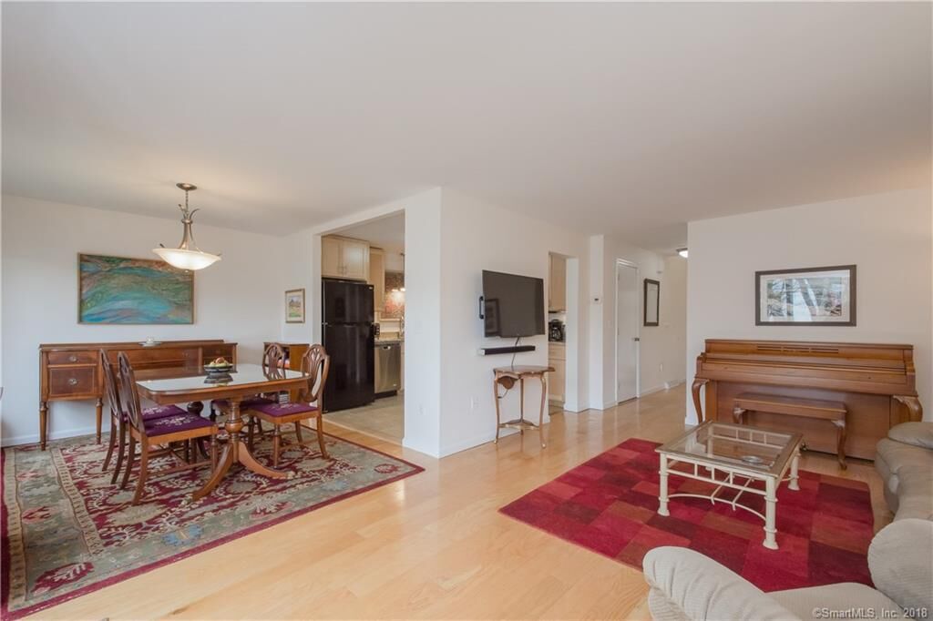 Property Photo:  20 Woodbury Lane 20  CT 06117 