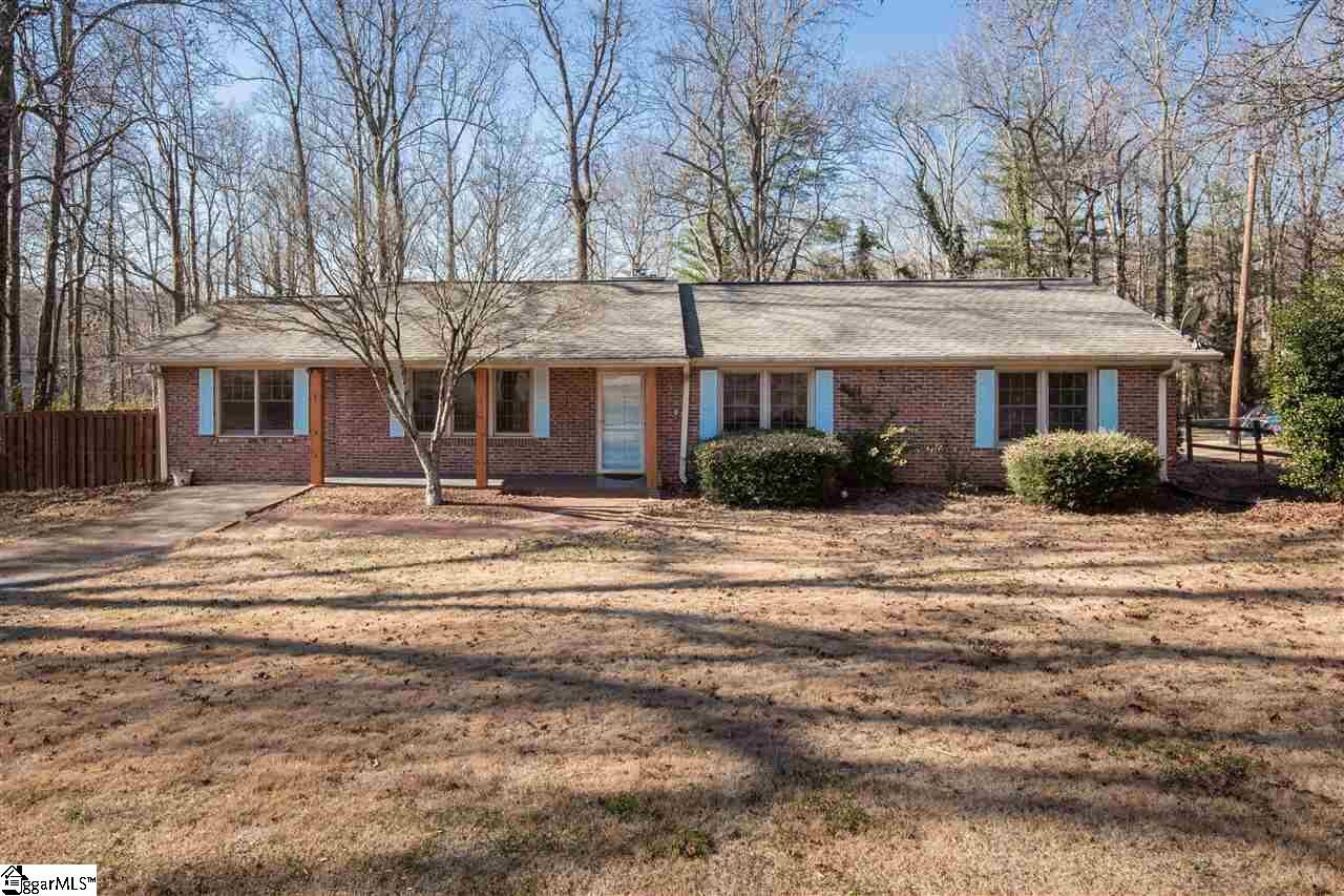 Property Photo:  203 Wakewood Way  SC 29609