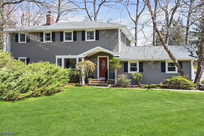 Property Photo:  727 Tamaques Way  NJ 07090 