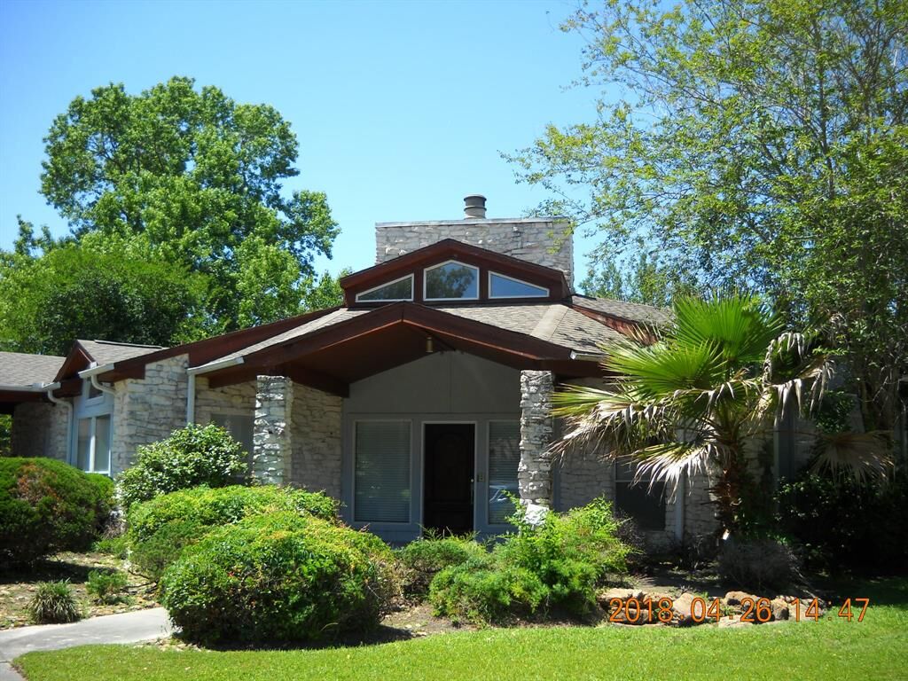 Property Photo: 19519 Shady Cove Lane TX 77346